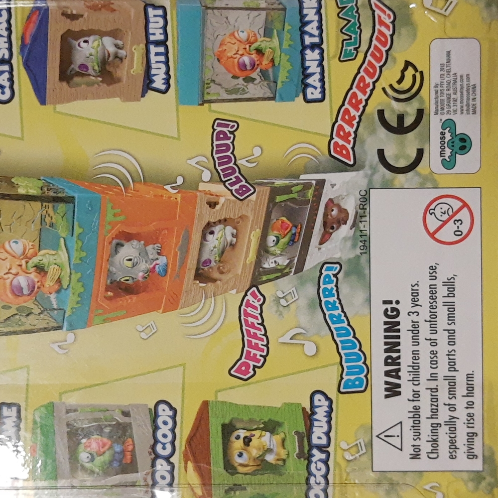 The Ugglys Pet Shop Series 1 Exclusive Gross Goldfish Collectible (Box Damage) - Picture 8 of 12